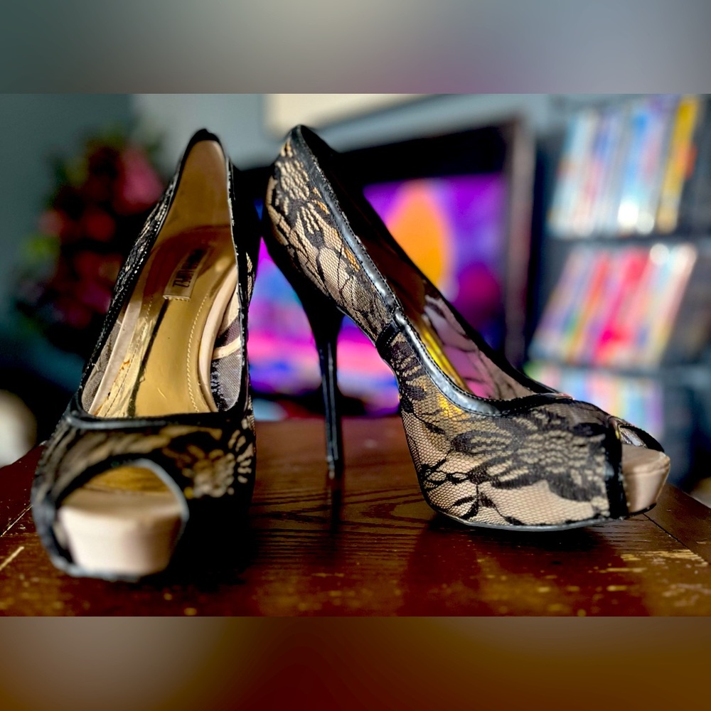 Jennifer Lopez Black Lace Over Lay Lidia Heels size 9